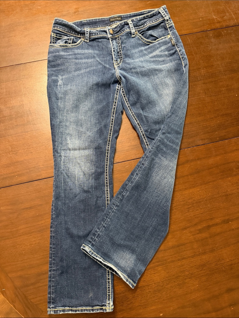 Silver Jeans Co Size 18X32 Lightly Distressed Midwash Blue Jeans White Stitching